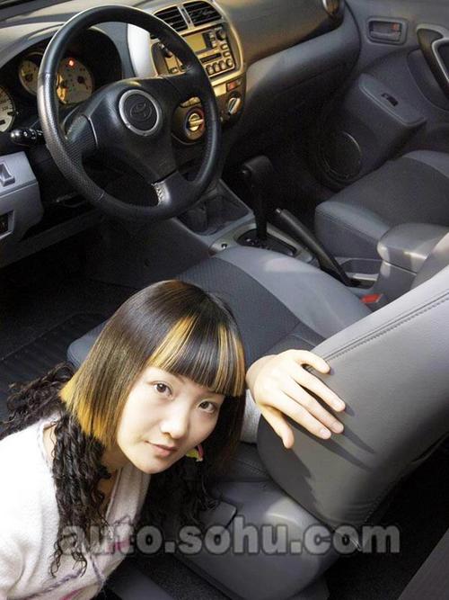 亲密相依的“姊妹花”